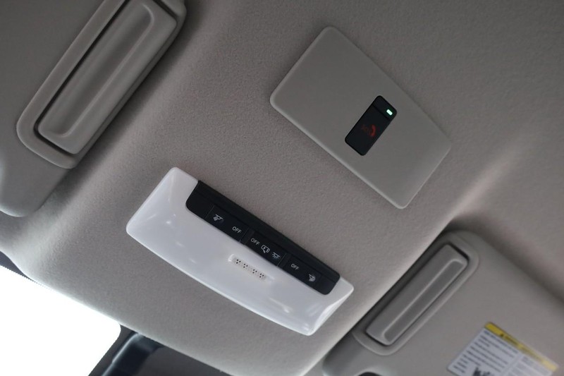 Nissan Versa Vehicle Full-screen Gallery Image 16