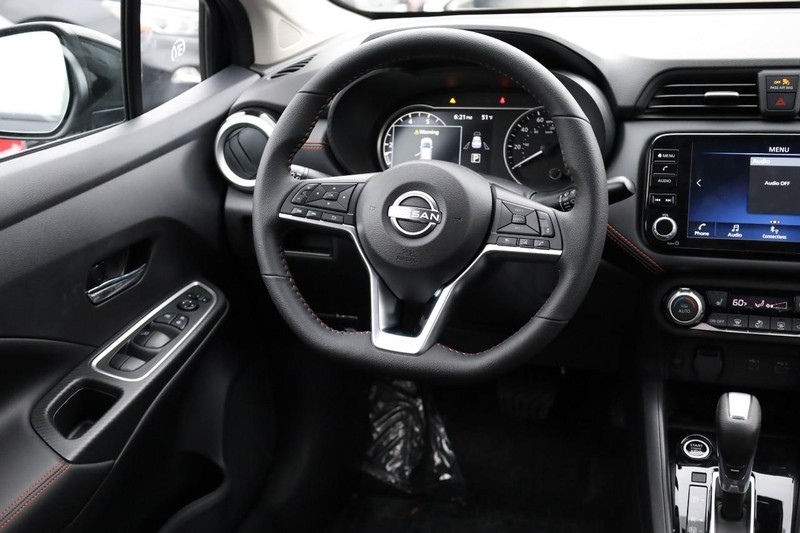 Nissan Versa Vehicle Full-screen Gallery Image 22