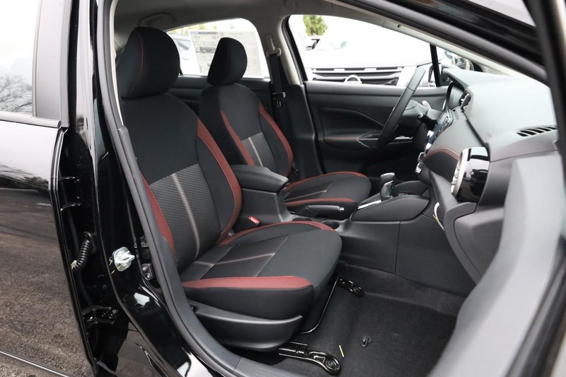 Nissan Versa Vehicle Full-screen Gallery Image 23