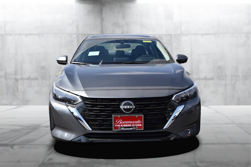 Nissan Sentra Vehicle Full-screen Gallery Image 4