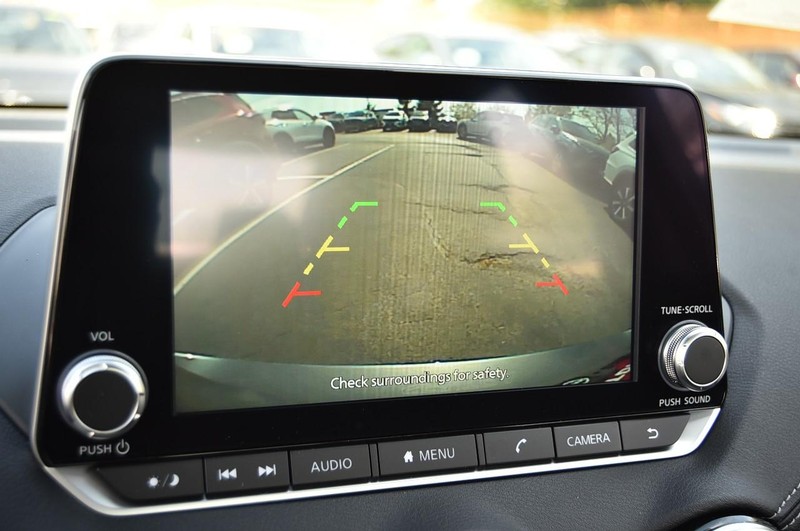 Nissan Sentra Vehicle Full-screen Gallery Image 13