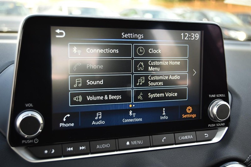 Nissan Sentra Vehicle Full-screen Gallery Image 14