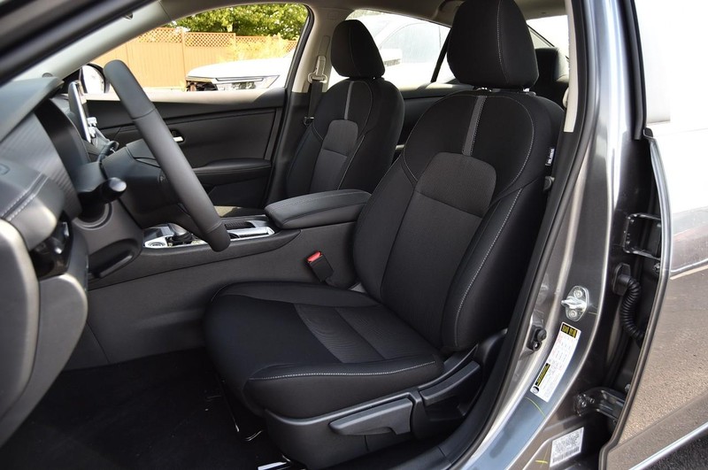 Nissan Sentra Vehicle Full-screen Gallery Image 19