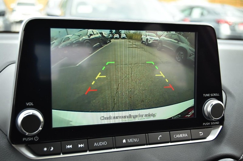 Nissan Sentra Vehicle Full-screen Gallery Image 13