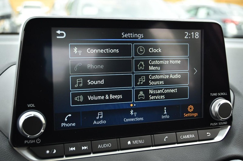 Nissan Sentra Vehicle Full-screen Gallery Image 14