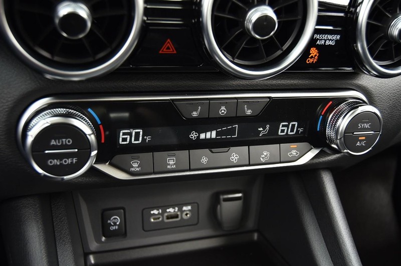 Nissan Sentra Vehicle Full-screen Gallery Image 15