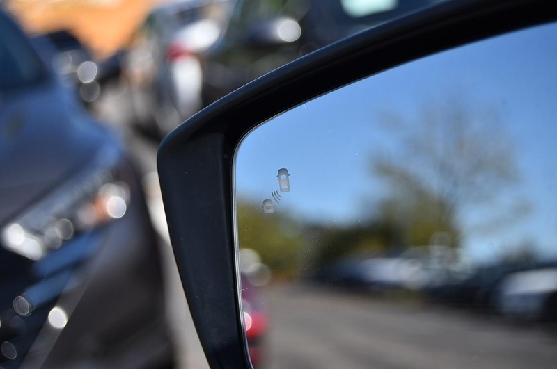 Nissan Versa Vehicle Full-screen Gallery Image 10