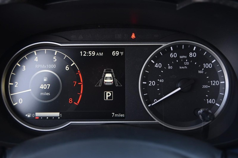 Nissan Versa Vehicle Full-screen Gallery Image 11