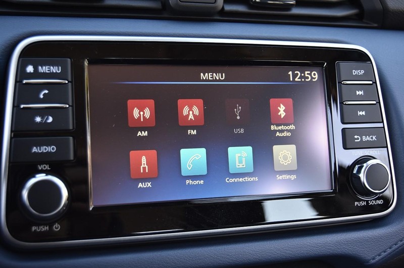 Nissan Versa Vehicle Full-screen Gallery Image 13