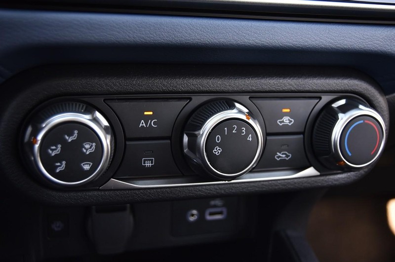 Nissan Versa Vehicle Full-screen Gallery Image 14