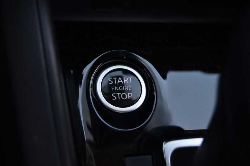 Nissan Versa Vehicle Full-screen Gallery Image 16