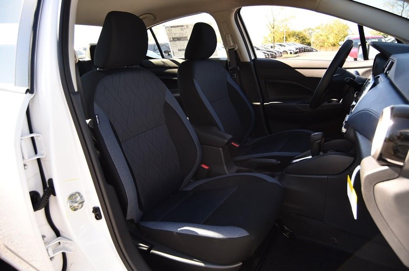 Nissan Versa Vehicle Full-screen Gallery Image 19