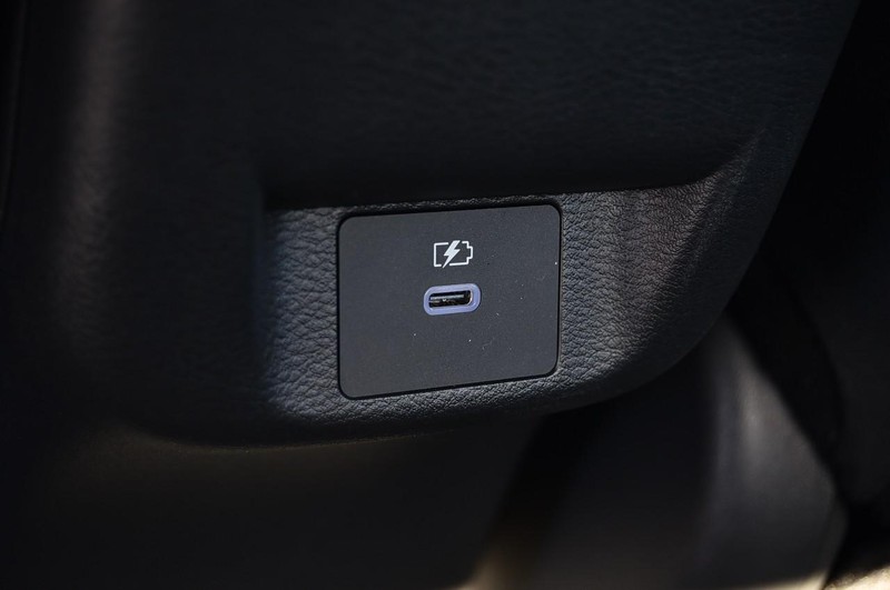 Nissan Versa Vehicle Full-screen Gallery Image 21