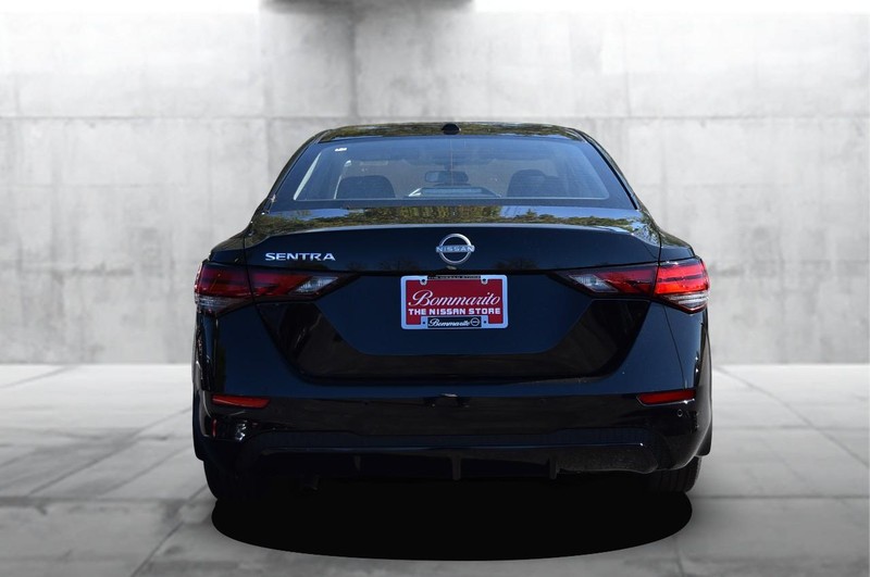 Nissan Sentra Vehicle Full-screen Gallery Image 6