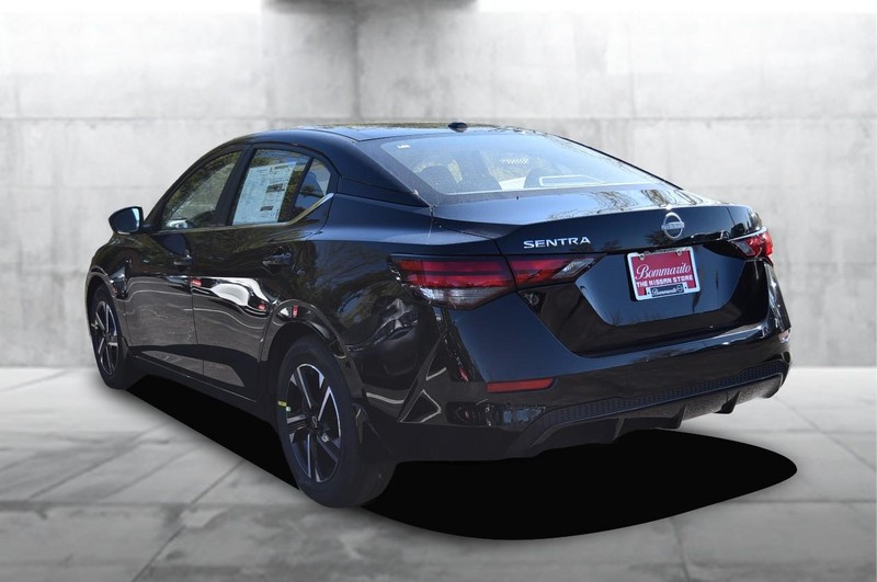 Nissan Sentra Vehicle Full-screen Gallery Image 7