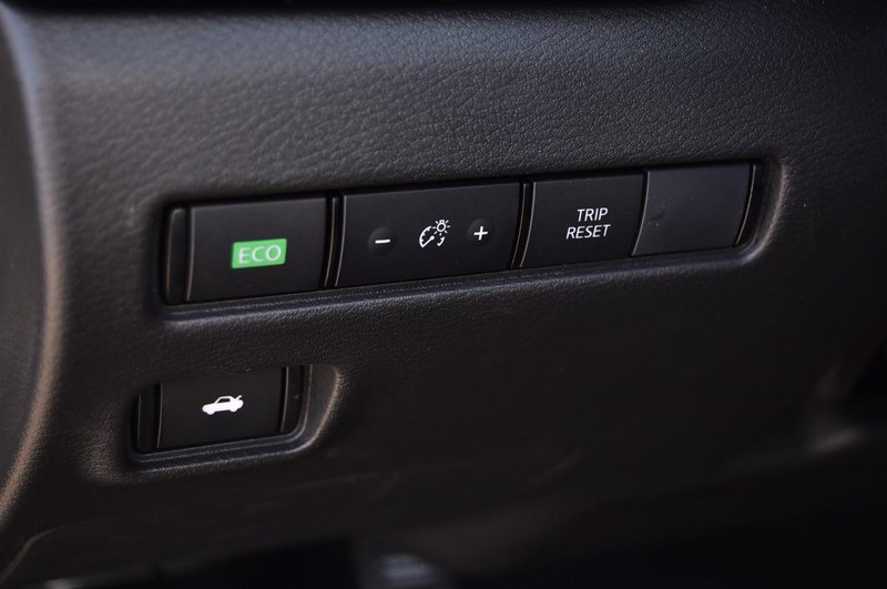 Nissan Sentra Vehicle Full-screen Gallery Image 11