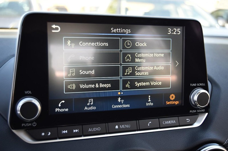 Nissan Sentra Vehicle Full-screen Gallery Image 14