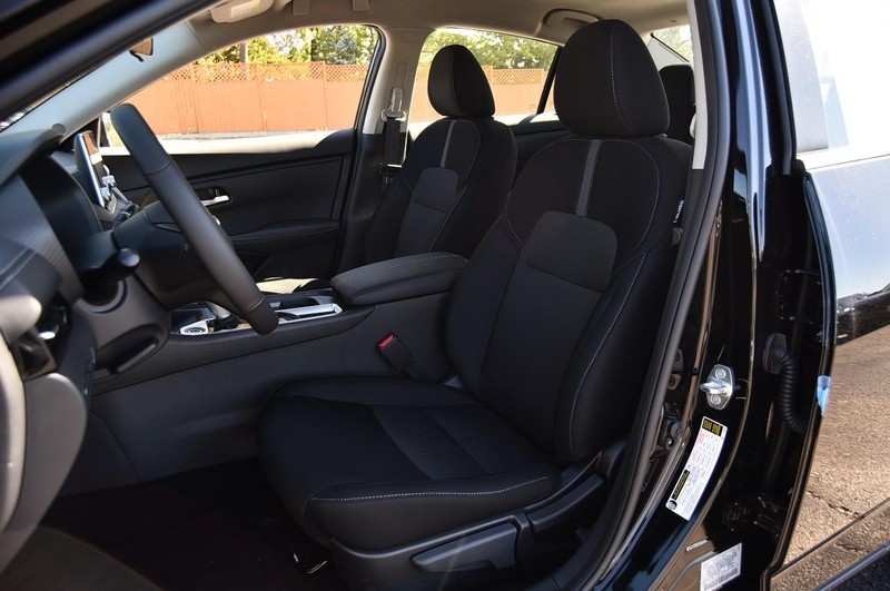 Nissan Sentra Vehicle Full-screen Gallery Image 19