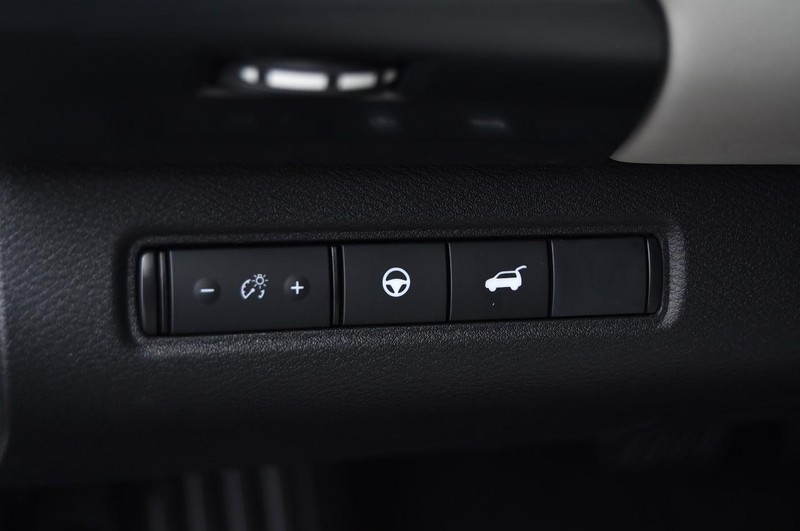 Nissan Pathfinder Vehicle Full-screen Gallery Image 11