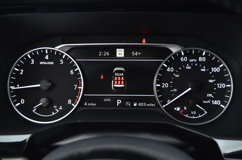 Nissan Pathfinder Vehicle Full-screen Gallery Image 12