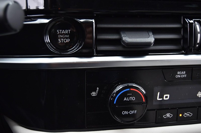 Nissan Pathfinder Vehicle Full-screen Gallery Image 18