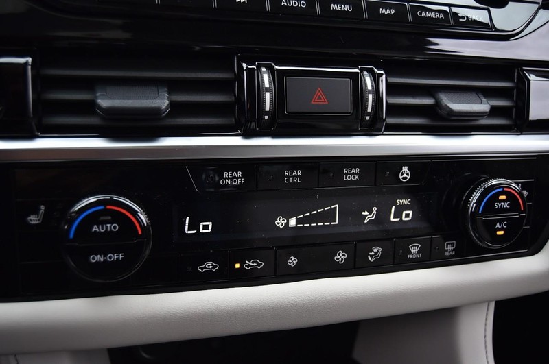 Nissan Pathfinder Vehicle Full-screen Gallery Image 19