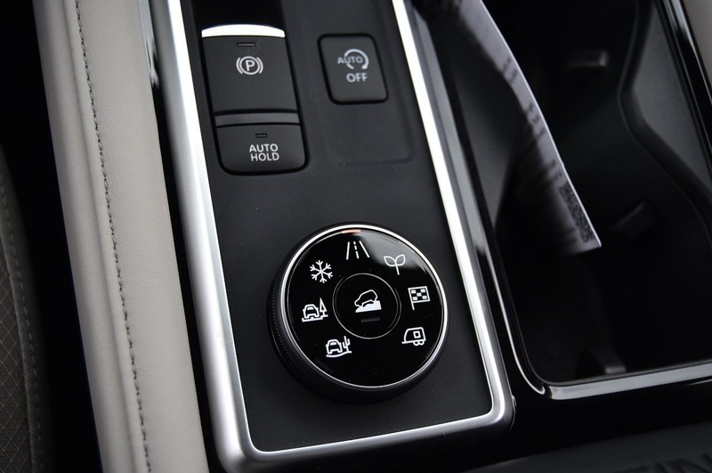 Nissan Pathfinder Vehicle Full-screen Gallery Image 21