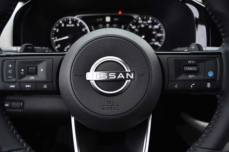 Nissan Pathfinder Vehicle Full-screen Gallery Image 22