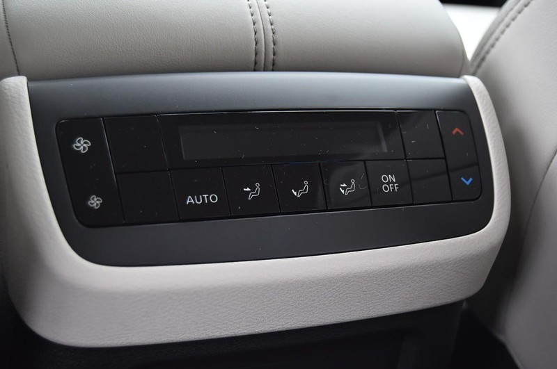 Nissan Pathfinder Vehicle Full-screen Gallery Image 26