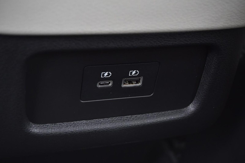 Nissan Pathfinder Vehicle Full-screen Gallery Image 27