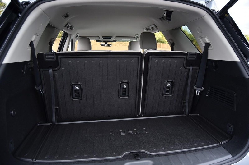 Nissan Pathfinder Vehicle Full-screen Gallery Image 29