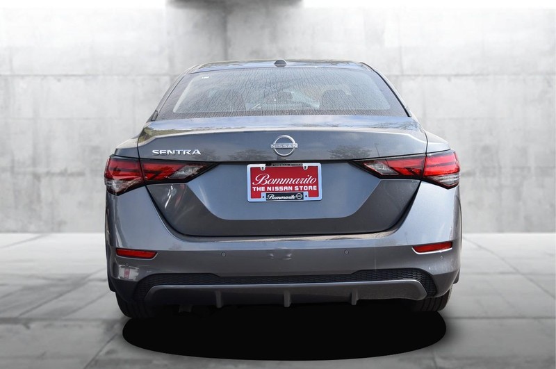 Nissan Sentra Vehicle Full-screen Gallery Image 6