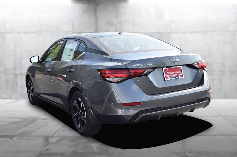 Nissan Sentra Vehicle Full-screen Gallery Image 7