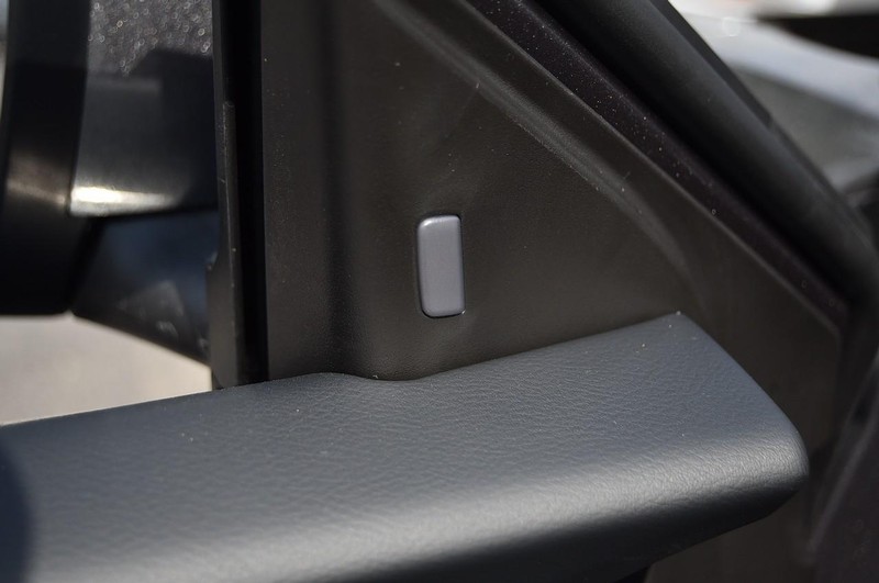 Nissan Sentra Vehicle Full-screen Gallery Image 11