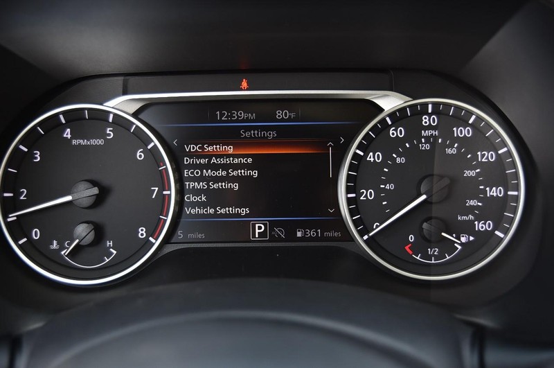 Nissan Sentra Vehicle Full-screen Gallery Image 13