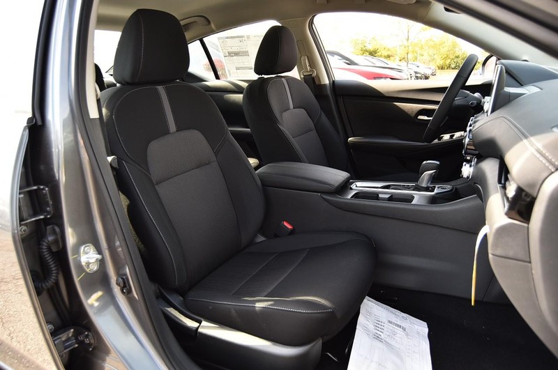 Nissan Sentra Vehicle Full-screen Gallery Image 20