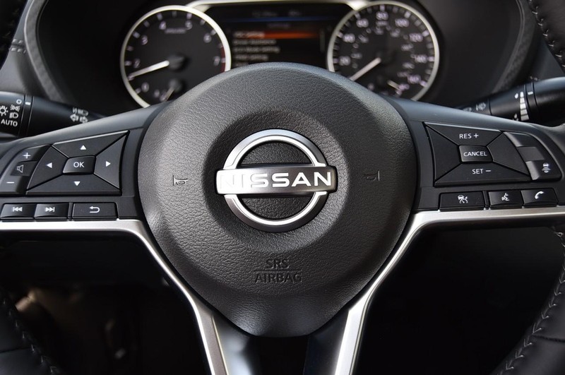 Nissan Sentra Vehicle Full-screen Gallery Image 18