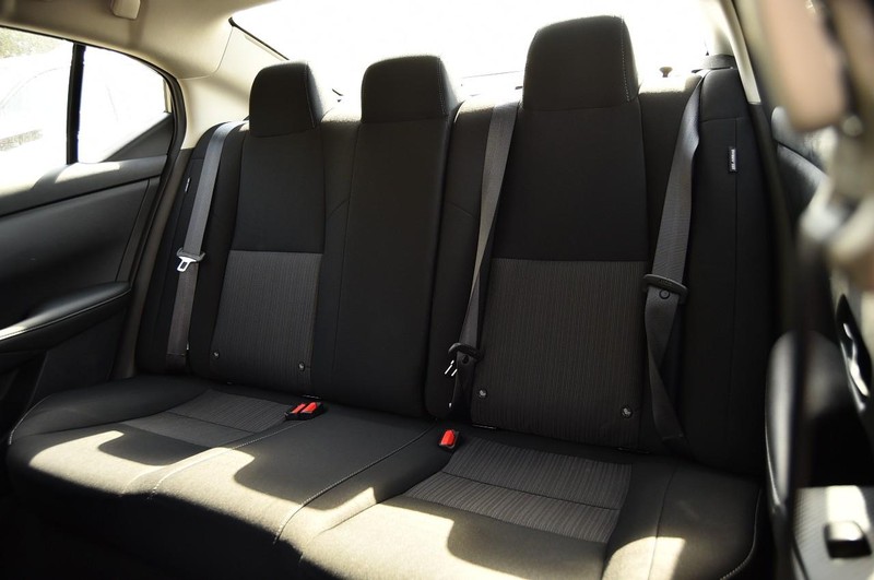 Nissan Sentra Vehicle Full-screen Gallery Image 21