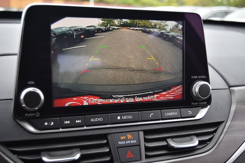 Nissan Altima Vehicle Full-screen Gallery Image 13