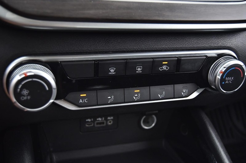 Nissan Altima Vehicle Full-screen Gallery Image 15