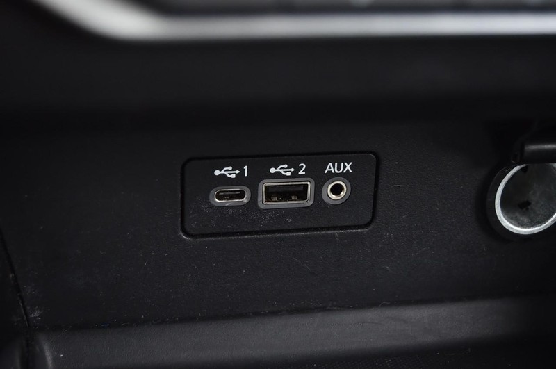 Nissan Altima Vehicle Full-screen Gallery Image 16