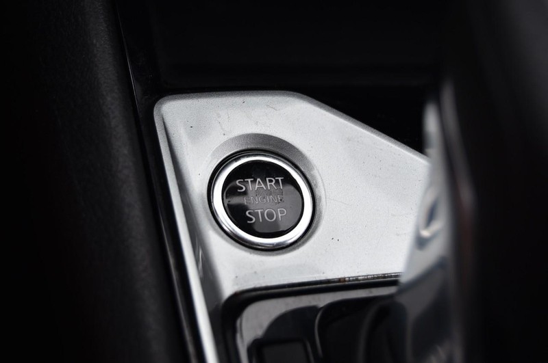 Nissan Altima Vehicle Full-screen Gallery Image 17