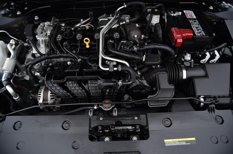 Nissan Altima Vehicle Full-screen Gallery Image 24