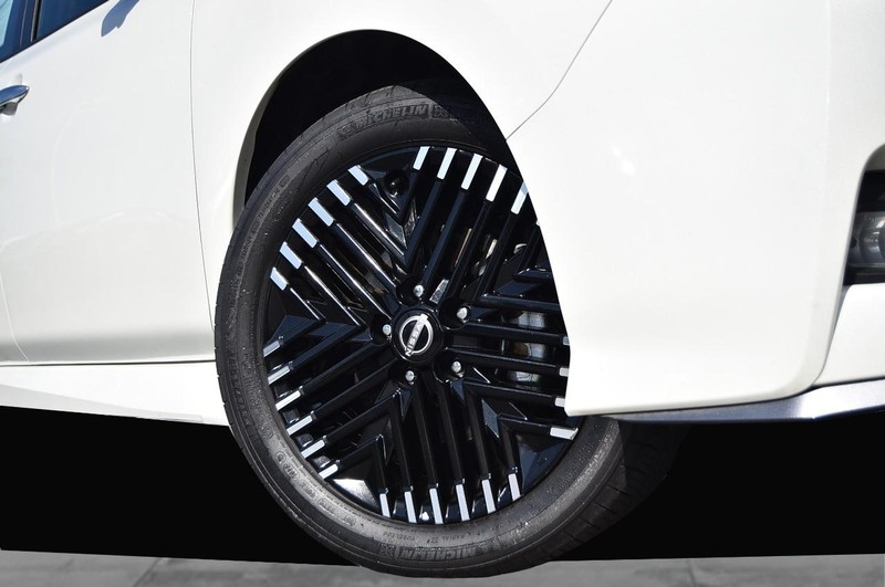 Nissan LEAF Vehicle Image 03