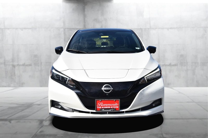 Nissan LEAF Vehicle Image 04