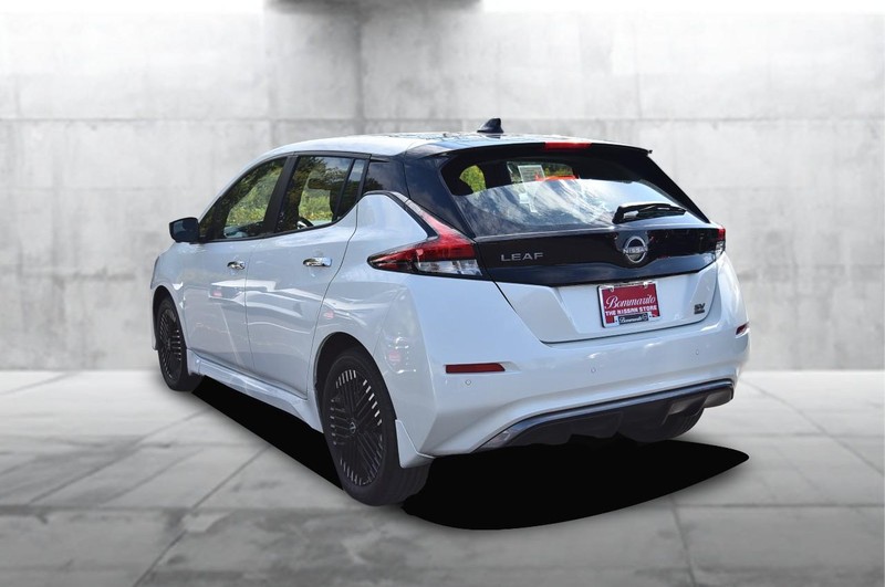 Nissan LEAF Vehicle Image 07