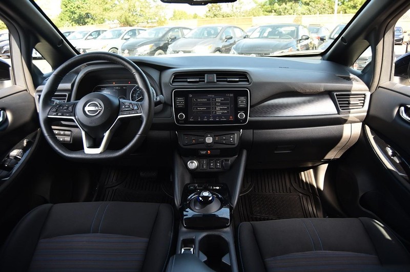 Nissan LEAF Vehicle Image 08