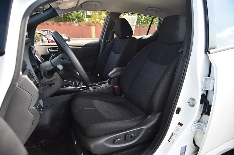 Nissan LEAF Vehicle Image 19