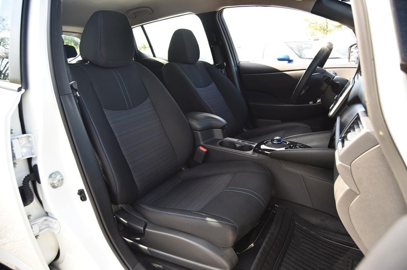 Nissan LEAF Vehicle Image 20