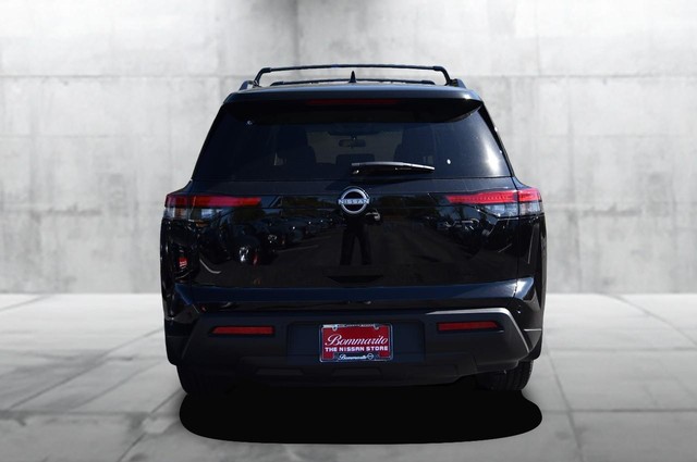 Nissan Pathfinder Vehicle Image 06